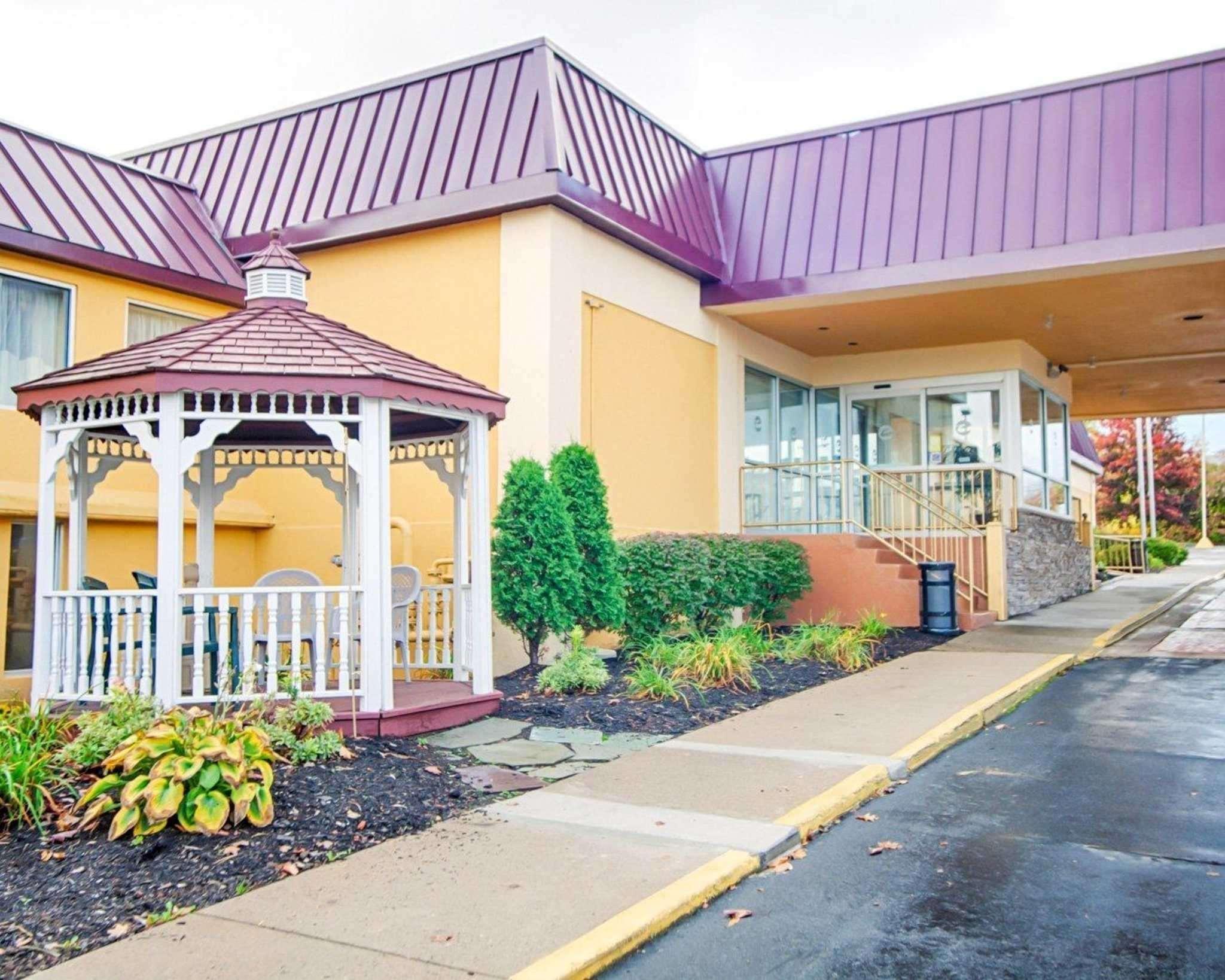 Quality Inn And Suites Fairgrounds - Syracuse Seneca Knolls Exterior foto