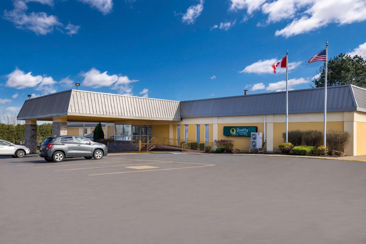 Quality Inn And Suites Fairgrounds - Syracuse Seneca Knolls Exterior foto